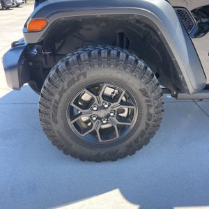 2024 JEEP WRANGLER WILLYS — миниатюра 17