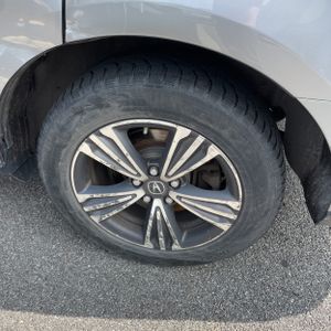 2017 Acura MDX SH-AWD photo 18
