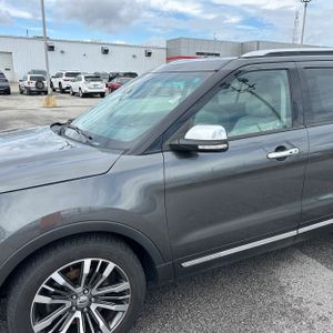 FORD EXPLORER PLATINUM - 2