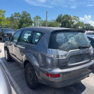 2010 Mitsubishi OUTLANDER ES 照片 5