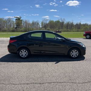 HYUNDAI ACCENT GLS - 10