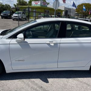 FORD FUSION HYBRID SE - 4