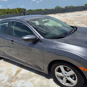 2017 Honda CIVIC LX — миниатюра 13
