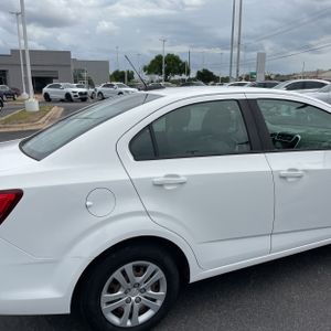 CHEVROLET SONIC LS AUTO - 9