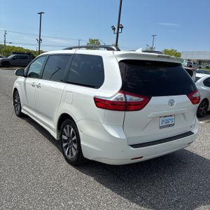 TOYOTA SIENNA - 4