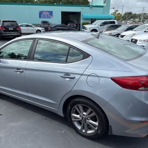 HYUNDAI ELANTRA SE - 6