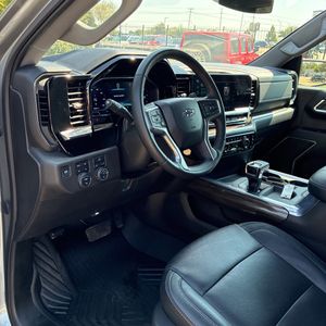 صورة 38 لـ 2023 Chevrolet SILVERADO 1500 RST