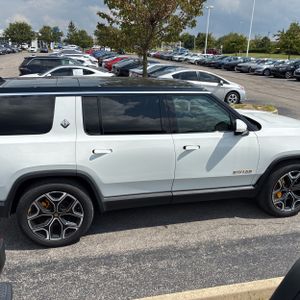 صورة 10 لـ 2022 Rivian R1S LAUNCH EDITION