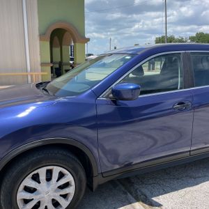 2017 Nissan ROGUE SV — фото 2