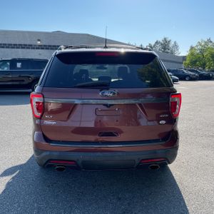 FORD EXPLORER XLT - 7