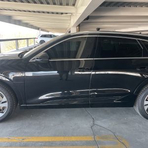 AUDI E-TRON PREMIUM QUATTRO - 4