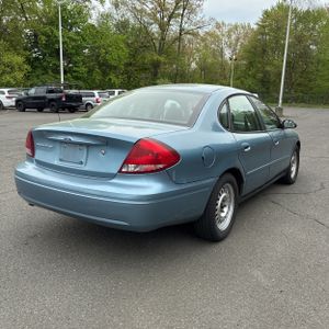 FORD TAURUS SE - 8