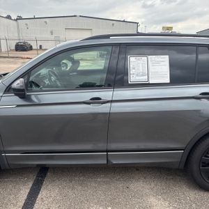 VOLKSWAGEN TIGUAN SE R-LINE BLACK - 4