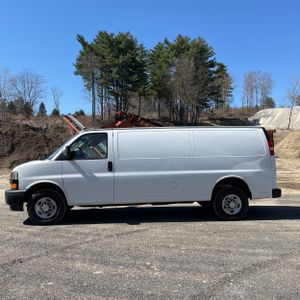 CHEVROLET EXPRESS 2500 - 4