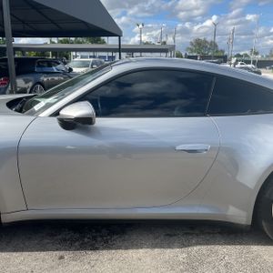 Porsche 911 Carrera - 4