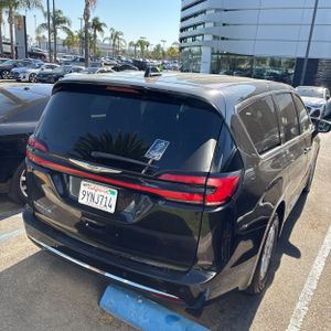 2023 Chrysler PACIFICA TOURING L photo 5