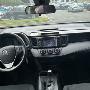 2017 Toyota RAV4 LE — фото 36