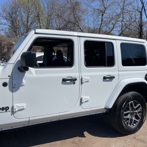 JEEP WRANGLER 4-DOOR SAHARA 4X4 - 4
