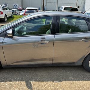 FORD FOCUS SE - 4