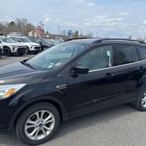 FORD ESCAPE SE - 2