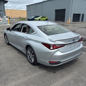صورة 5 لـ 2019 Lexus ES 300H BASE