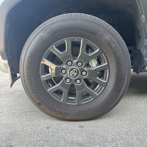 2025 Toyota 4RUNNER SR5 缩略图 17