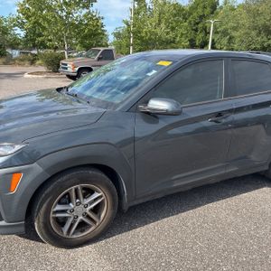 HYUNDAI KONA SE - 2
