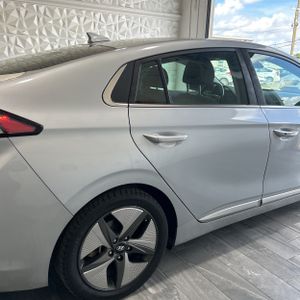 2020 Hyundai IONIQ HYBRID SEL photo 8
