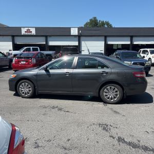 2010 Toyota CAMRY LE photo 3