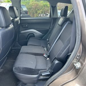 2012 Mitsubishi OUTLANDER SE — миниатюра 33