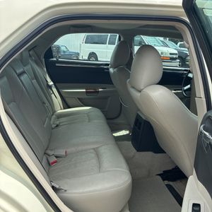 صورة مصغرة 35 لـ 2005 Chrysler 300 C