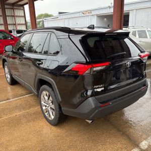 صورة 5 لـ 2021 Toyota RAV4 XLE PREMIUM