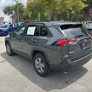 صورة 5 لـ 2024 Toyota RAV4 XLE