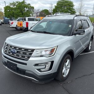 FORD EXPLORER XLT - 1