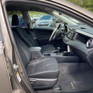 صورة 33 لـ 2015 Toyota RAV4 LE