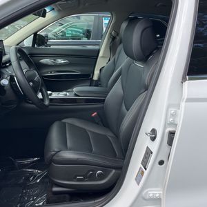 صورة 28 لـ 2025 Genesis GV70 2.5T STANDARD