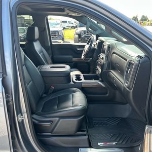 2020 Chevrolet SILVERADO 1500 RST 照片 32