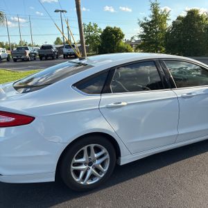 FORD FUSION SE - 8