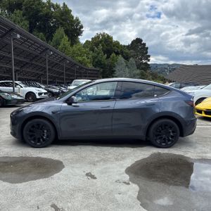 TESLA MODEL Y LONG RANGE - 3