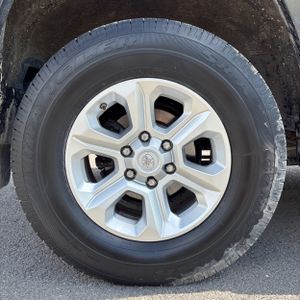 2018 Toyota 4RUNNER SR5 PREMIUM — фото 19