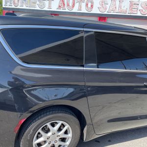 CHRYSLER VOYAGER LXI - 9