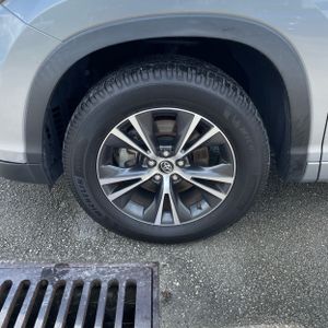 صورة 17 لـ 2016 Toyota HIGHLANDER XLE