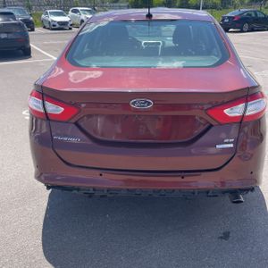 FORD FUSION SE - 7