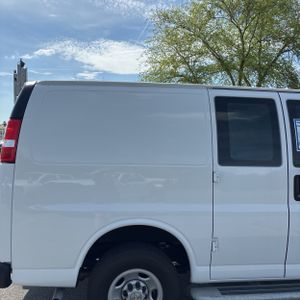 CHEVROLET EXPRESS 2500 - 9