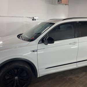 VOLKSWAGEN TIGUAN SE R-LINE BLACK - 2