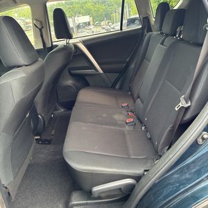 2018 Toyota RAV4 LE — фото 34