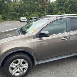 2015 Toyota RAV4 LE 照片 2