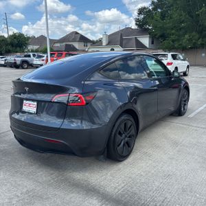 TESLA MODEL Y LONG RANGE - 8