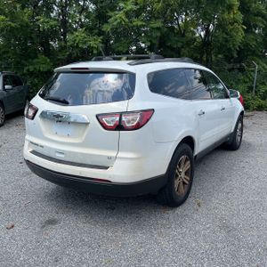 2017 Chevrolet TRAVERSE LT — фото 8