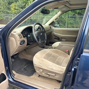 صورة 32 لـ 2005 FORD EXPLORER XLT